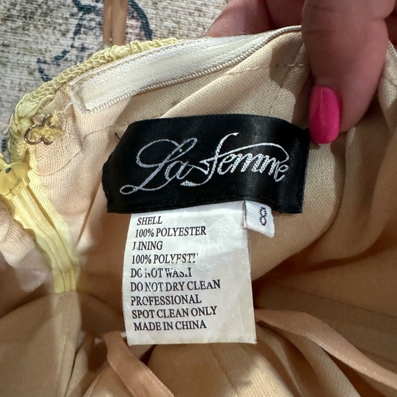 Beautiful Yellow / Nude formal Gown size 8 with a good stretch - Picture 2 of 8